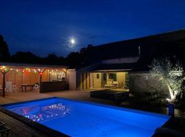 Maison avec piscine et jacuzzi en Briere, hotel Saint-Lyphard-ban