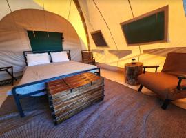 Kestrel, luxury tent in Valle