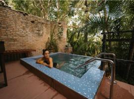 Airport Villa Kamatha -Foreign booking only, hotel with pools in Katunayake