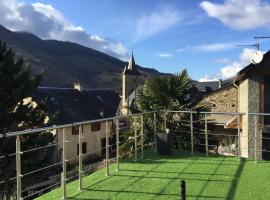 Maison au calme vue sur les montagnes – dom wakacyjny w mieście Gerde