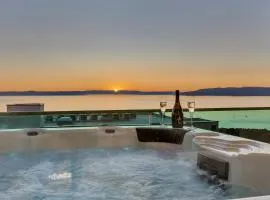 Exclusive Penthouse Big Blue with private Jacuzzi