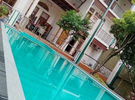 Jayaa Villas Bolgoda, מלון בפנאדורה