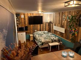 Beach House met badkamer, boxspring & airco: Schoonebeek şehrinde bir ucuz otel
