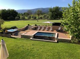 Luxury provencal farmhouse - Mas de l'Estel, luxury hotel in Cucuron