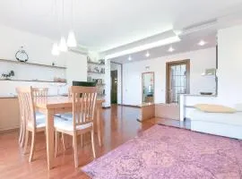 Queen Home Paola