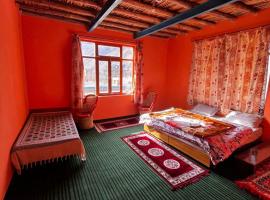 K T ' temdal home stay, hotel with parking in Kaza