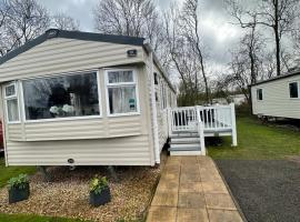 Meadows Luxury Hot Tub Breaks @ Tattershall, hotel in Lincolnshire