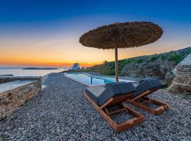 Androck Heaven Retreat, hotel amb piscina a Andros