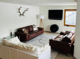 Casa Alma, 3 Bedroom, spacious apartment with sauna, place to stay in Flims