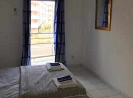 appartement de 45m2 10min Avignon centre, hotel en Les Angles