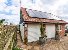 Suffolk Fieldview Country Cottage, vacation rental in Toft Monks