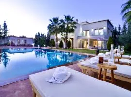 *Villa de luxe à Marrakech, vue sur les montagnes*