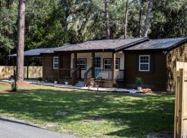 Cozy & peaceful house in Perry Florida, hotel in Perry