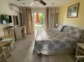Studio apartment in heart of south coast Barbados, viešbutis mieste Bridžtaunas