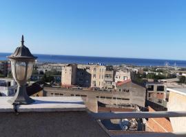Bel appartement avec vue sur la baie d'Alger: Husseïn Dey şehrinde bir otel
