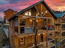 Cozy Family Cabin w/ Hot Tub in Sevierville, stuga i Sevierville