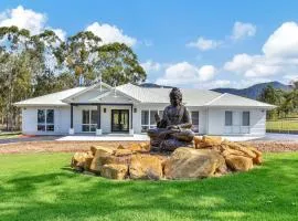 Tranquil Vista Luxury Estate - Your Ultimate Weekend Haven