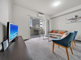 Comfy 2-Bed Near the Lake with Secure Parking, hotel in Tuggeranong