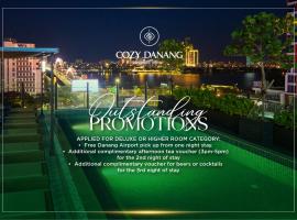 Cozy Danang Boutique Hotel，位于岘港的带停车场的酒店