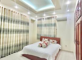 Cherry Homestay - Hoàng Đế motel, hotel sa parkingom u gradu Chau Doc