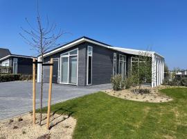 Chalet in Zeeland with Private Jetty โรงแรมในเวเมลดิงเงอ