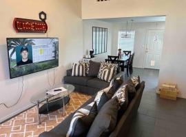 Calming Upper Valley Residence, ξενοδοχείο σε Ελ Πάσο