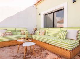 Beach Retreat Townhouse - Luxury, Wi-Fi, AC, 2 mins from the beach, hotel in Armação de Pêra