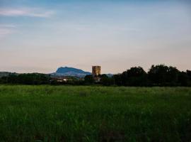 Torre dei Battagli-Dormi in una torre medievale, hotel en Santarcangelo di Romagna