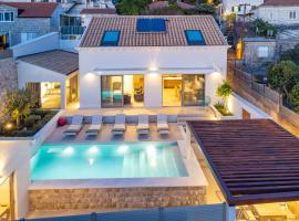 Brand New Villa Carmelita Exclusive with free Smart Car, cottage in Dubrovnik