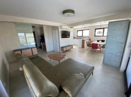 Luxury Villa "SREĆA", hotel en Rab