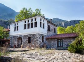 Superb mountain house in Lilea Parnassos, hotel in Lílaia