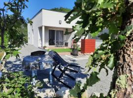 Le cocon, hotel with parking in Lussas