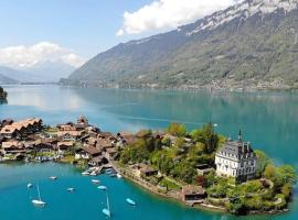 Romantic Swiss Alp Iseltwald with Lake & Mountains, hotel in Iseltwald