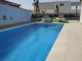 Villa Sunrise with heated pool., family hotel in Callao Salvaje