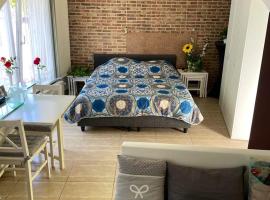 Studio with furnished terrace and wifi at Charleroi, holiday rental in Charleroi