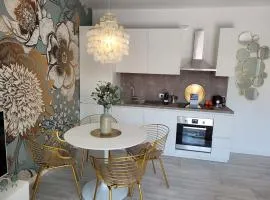 Lago-apartment Midy, sfeervol, zwembad, airco