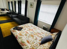 Liberty Inn Room with sharing toilet and kitchen, hostal o pensión en Liverpool