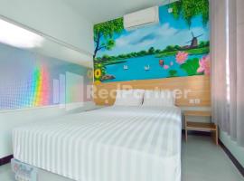 Joy Homestay Near UMJ Jember Mitra RedDoorz, khách sạn ở Jember