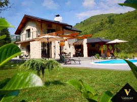 Valmont Luxury Chalet, casa vacacional en Glozhene