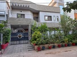 Shaikh Safari Residency, hotel in Karachi