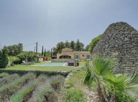 Magnifique villa avec piscine village à pied, хотел в Егил