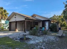 Cute 3/2 Siesta home steps from Siesta waters