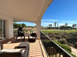 Lovely Apartment in a 5* Golf Resort with beautiful Large Terrace, hotel sa Torre-Pacheco