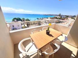 HOLIDAY APART 50 meters to BEACH, Sea view apartments، شقة فندقية في ديديم