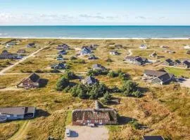 Cozy thatched cottage with pool by the sea - SJ450