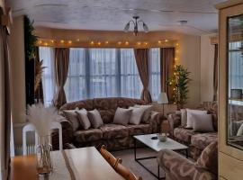 Sunshine Atlas Glamping Retreat, khu cắm trại ở Jaywick Sands