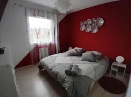 chambre rouge privée avec piscine