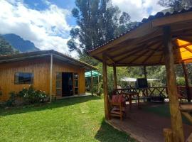 Eco Lodge Cabañas con Piscina, hotel en Urubamba