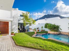 Near Beach Pool Mountain Views On Canal, apartment in Cape Town