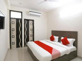 OYO Flagship 61722 Rajmahal Residency Hotel, viešbutis mieste Bhiwadi
